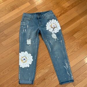 Juliette Embroidered sequins Floral Women's Cropped Jeans